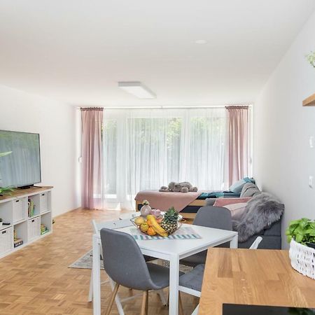 Family Apartment With Garden Lubiana Esterno foto
