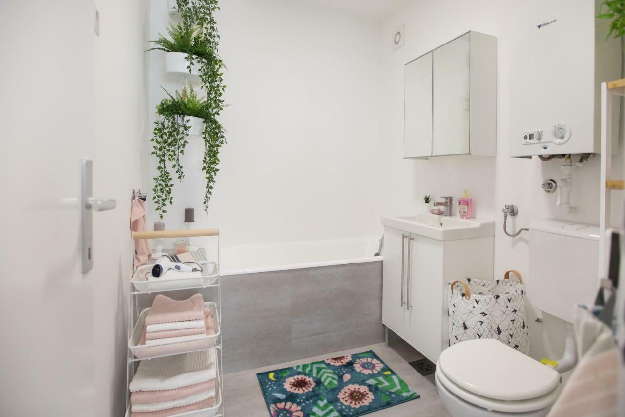 Family Apartment With Garden Lubiana Esterno foto